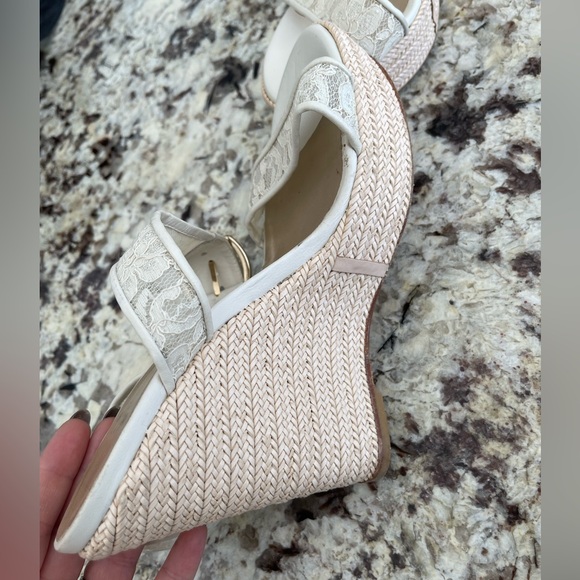 Stuart weitzman ivory lace wedges with gold hardware - Picture 4 of 12